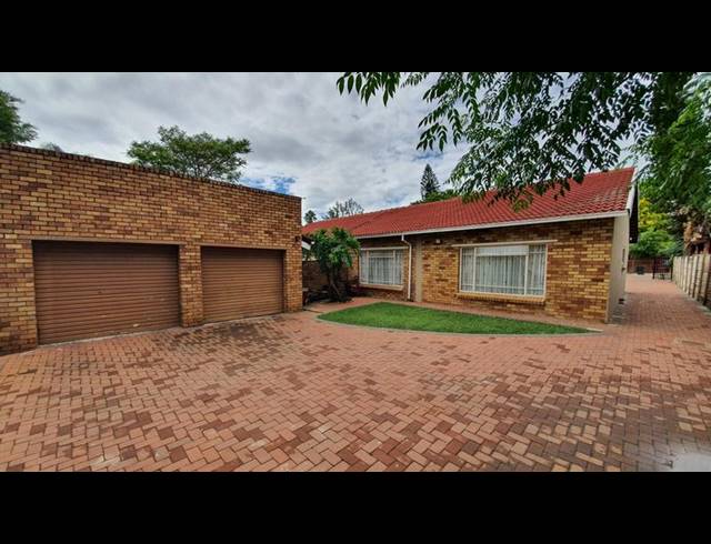 5 BEDROOM HOUSE FOR SALE IN KARENPARK